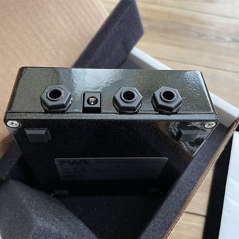 TWA Great Divide 2.0 Octave synthesizer 2023 - Black Sparkle TWA Great Divide 2.0 Octave synthesizer 2023 - Black Sparkle