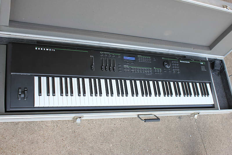 Kurzweil PC88mx 88-Key 64-Voice Performance Controller and