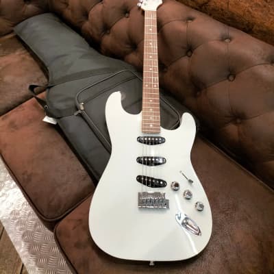 Fender Aerodyne Special Stratocaster, Rosewood Fingerboard, Bright White image 9