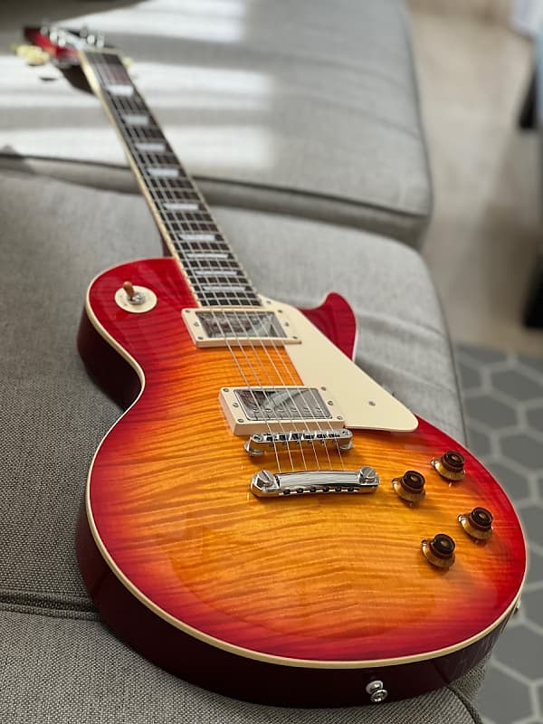 Tokai Love Rock Japan LS-136F CS in Cherry Sunburst with Case