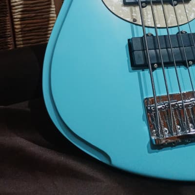 PeaceQ Custom 5 strings 24 frets bass 2023 - Bright blue image 3