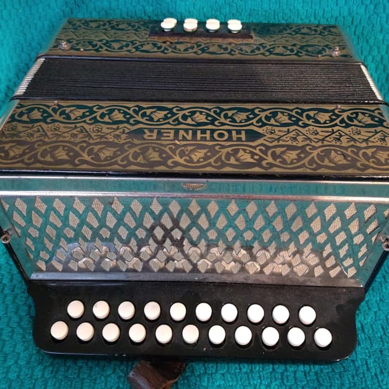 Accordions New & Used Accordions For Sale Reverb