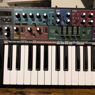 Novation Bass Station II 25-Key Monophonic Synthesizer 2013 - Present - Black