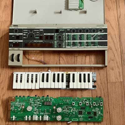 Parts Lot As Is / For Repair Korg MicroKORG 37-Key Synthesizer/Vocoder 2002 - 2019 - Silver