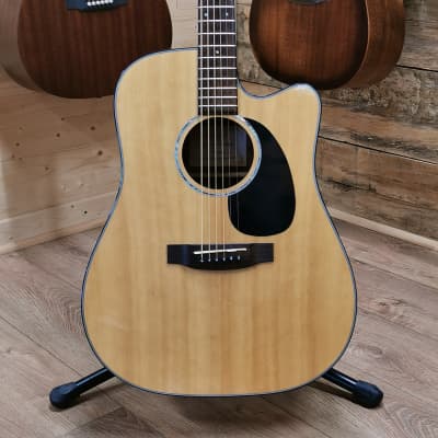 Morris TORNADO BY MORRIS Z II Electric Acoustic Guitar with Soft 