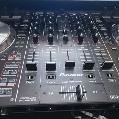 Pioneer DDJ SX2 DJ Controller for Serato with Hard Rolling case image 2