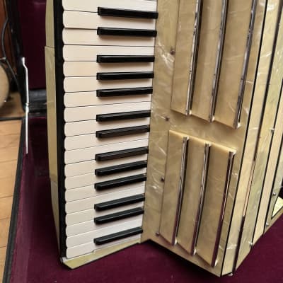 Vintage Petite Soprani Accordion 1950s - Pearl image 3