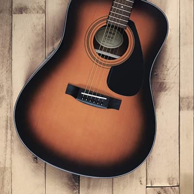 Yamaha GigMaker Standard Acoustic Guitar w/ Gig Bag, Tuner, Strap and Picks - Sunburst image 2