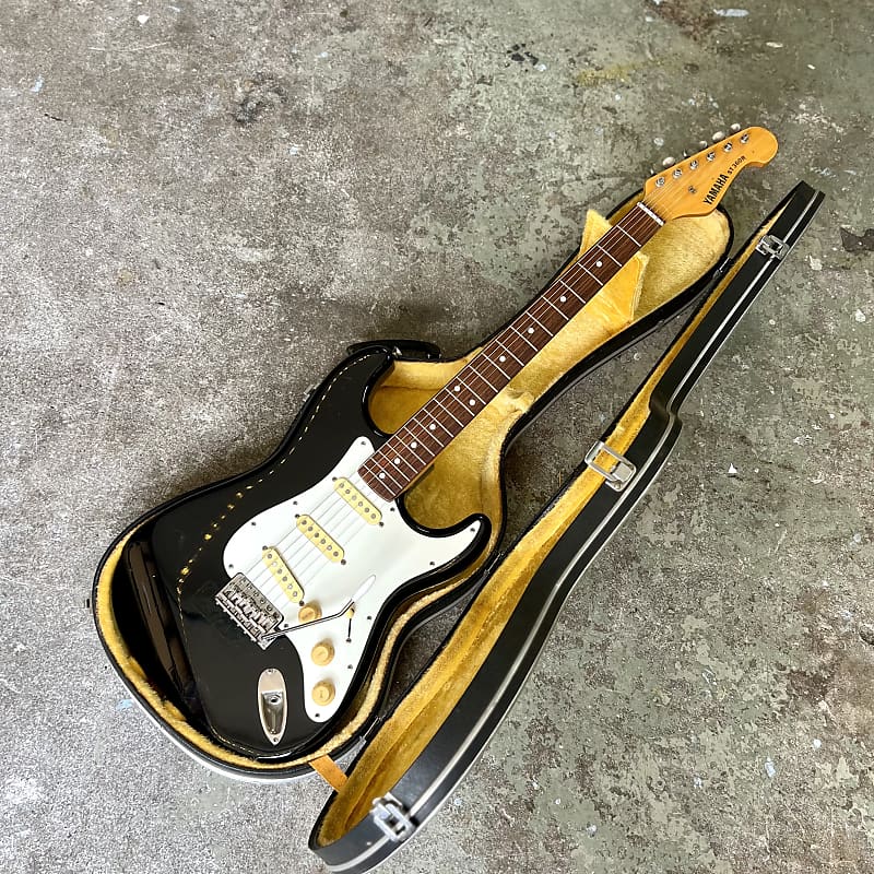 Yamaha ST-360R c 1970's - Black strat style electric guitar