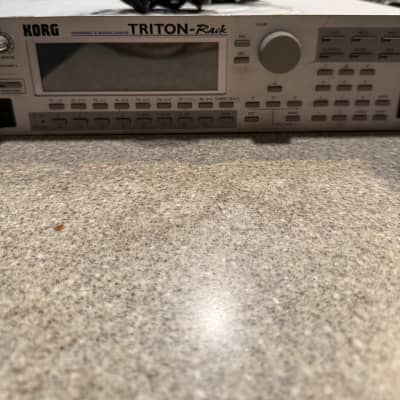 Korg Triton Rack Rackmount 60-Voice Polyphonic Workstation 2000 - 2005 - Silver