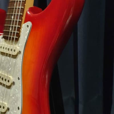 Fender Deluxe Stratocaster 2004 - Gloss Cherry Sunburst image 5