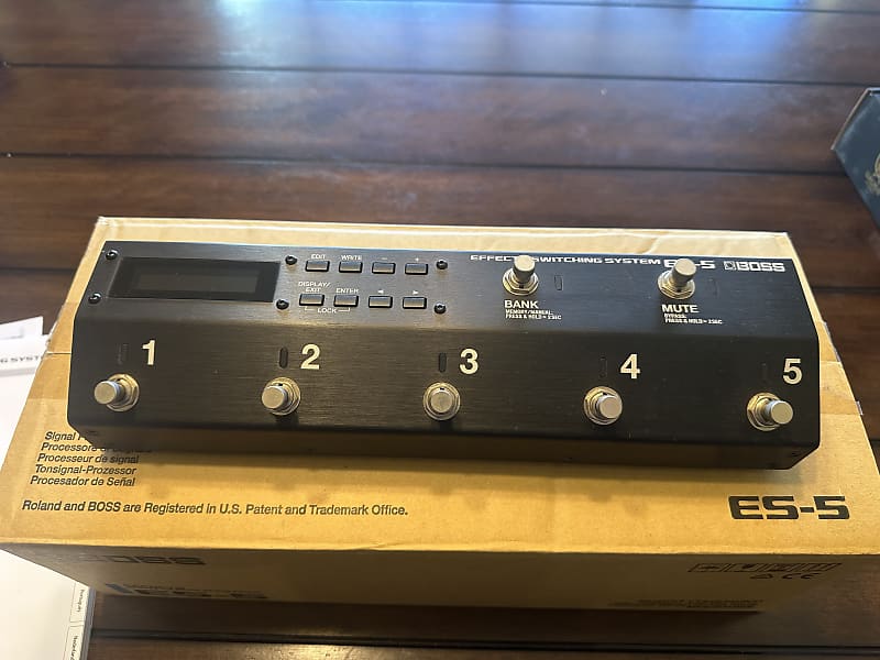 Boss ES-5 Effects Switching System