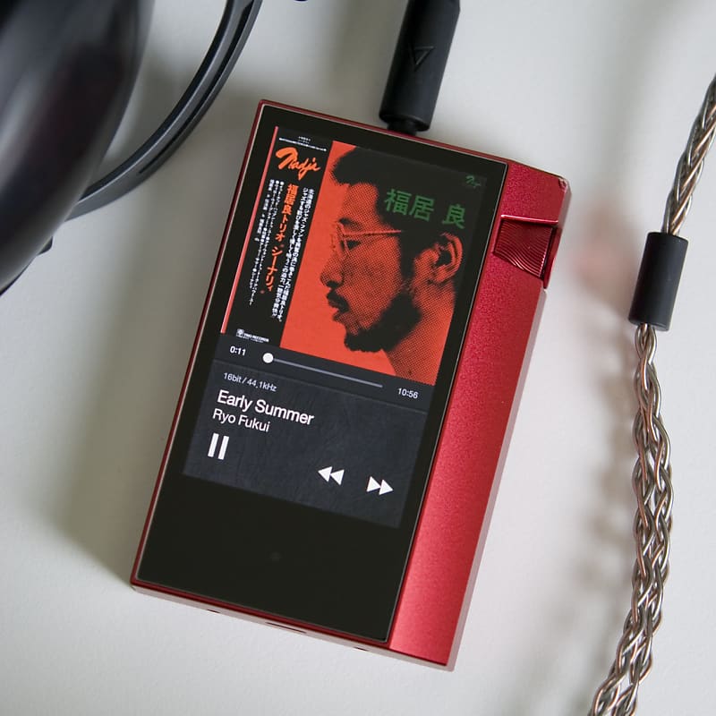 Astell & Kern AK70 Digital Audio Player in Very Good Condition Red / 64GB