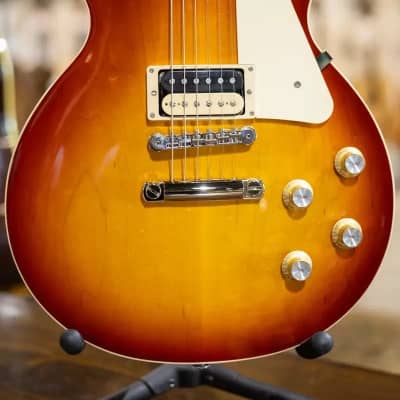 Gibson Les Paul Classic - Heritage Cherry Sunburst with Hard Shell Case image 3