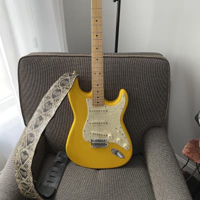 Fender Mexican Strat, local luthier assembled, texas strat pickups with preamp 2019 canary yellow image 1