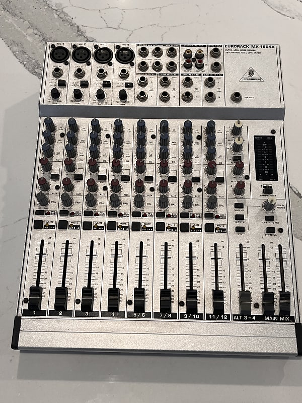 Behringer Eurorack MX1604A 16-Channel Mic / Line Mixer | Reverb