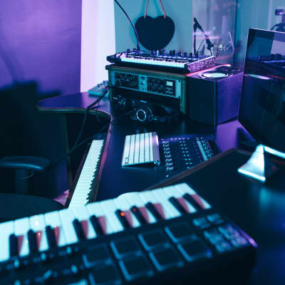 Music Production Desk Workstation + Artist Mix - Black/Walnut image 11