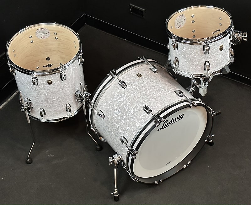 Hammered White Pearl 6 Piece Set with Glass Lids 8”, 10” and 12