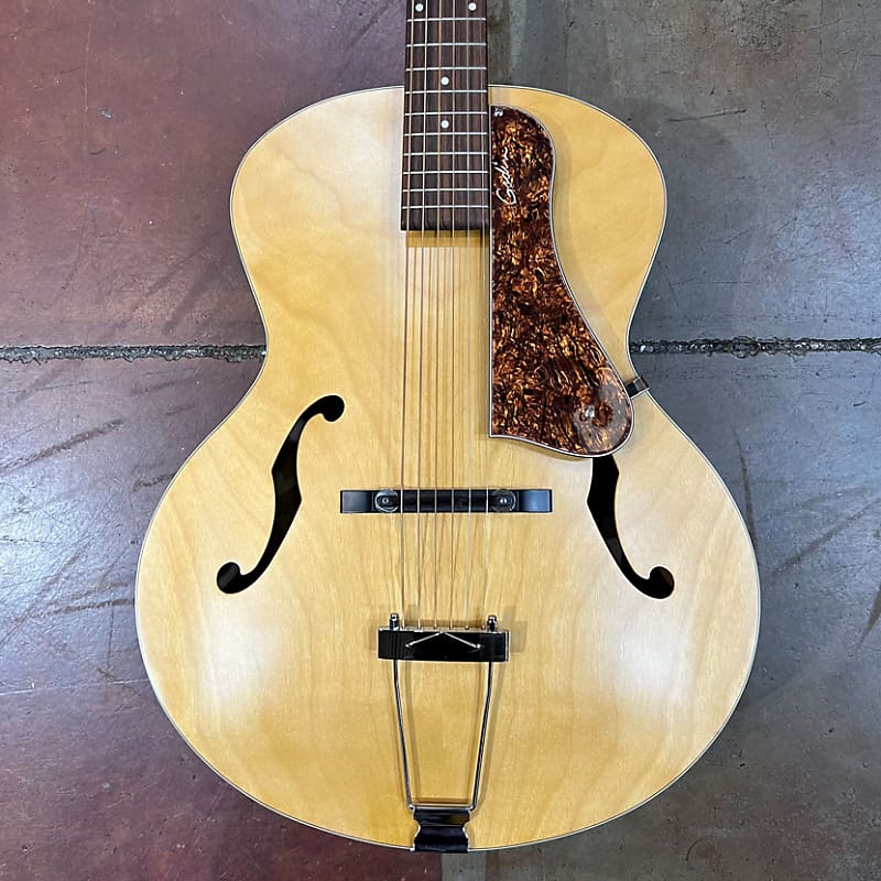 Godin 5Avenue Natural