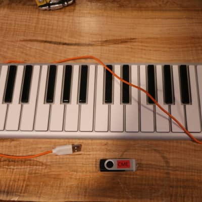 CME Xkey 25-Key Air Mobile Bluetooth Keyboard MIDI
