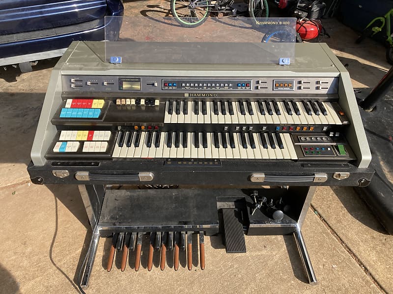 Hammond B400 electric organ