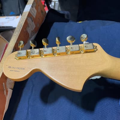 Fender Deluxe Series Stratocaster Guitar MIM 2002 - Sunburst image 13