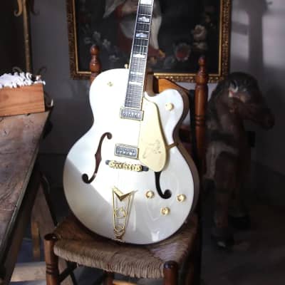 GRETSCH G6136-55 Vintage Select '55 Falcon Vintage White, HARDCASE image 3