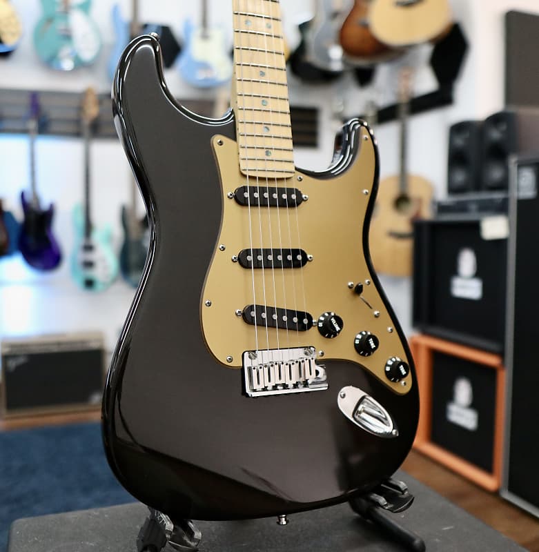 Fender American Deluxe Stratocaster 2004 - 2010 | Reverb Canada