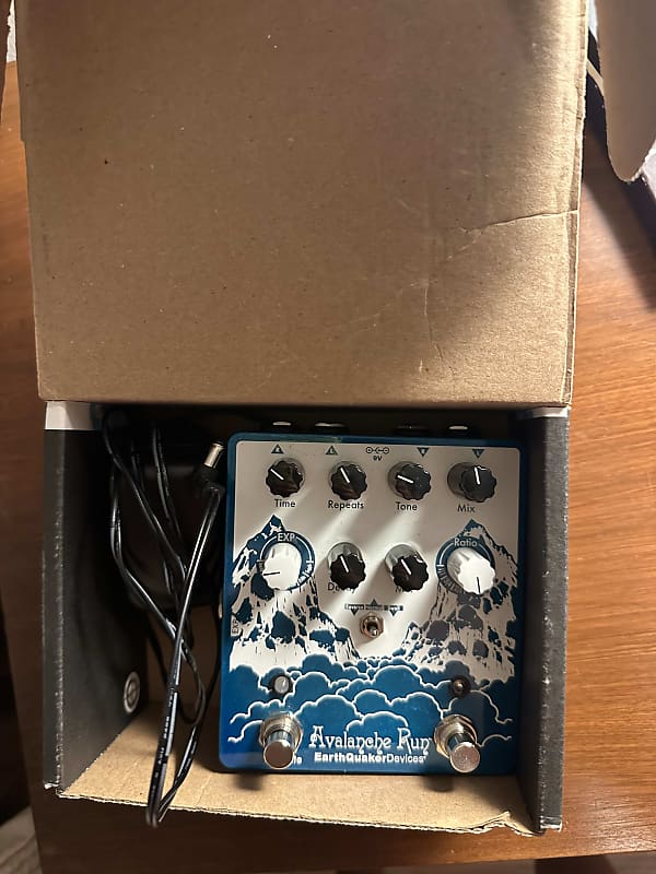 EarthQuaker Devices Avalanche Run Stereo Reverb & Delay with Tap Tempo V2