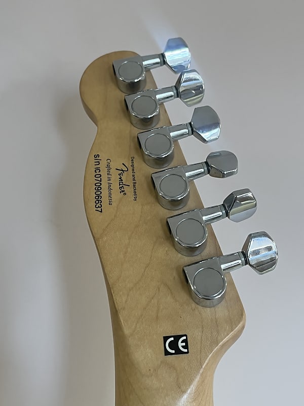 ギター Squier Avril Lavigne Telecaster Squier Avril Lavigne Telecaster - YouTube