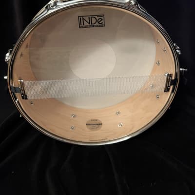 INDe 5.5x15 Maple 2019 Natural satin maple snare image 5