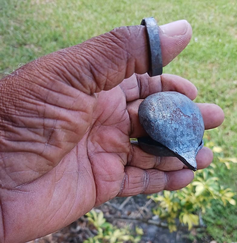 Ghanaian metal pod bell (frikiywa) image 1