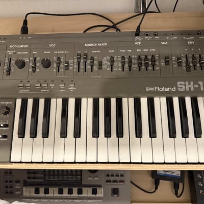 Roland SH-101 w/ Tubbutec MIDI & MOD GRIP