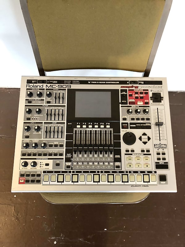Roland MC-909 Groovebox | Reverb