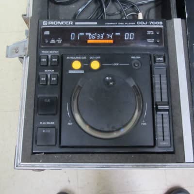 Pioneer DJM-500 Mixer w 2 CDJ-700S Cd Players In Case image 4