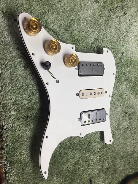 Gibson Mini Humbuckers 70 s Chrome in Strat Pickguard