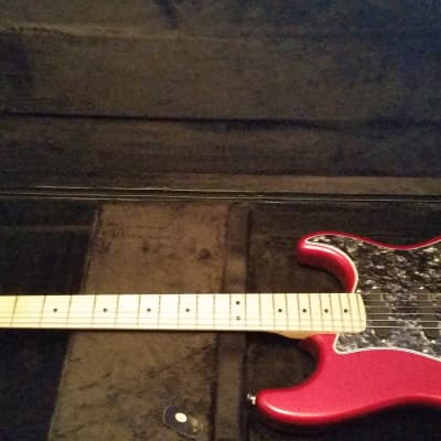 Fender American Special Stratocaster with Maple Fretboard  Candy Apple Red image 4