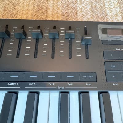 Novation Launchkey 49 MKIII MIDI Keyboard Controller 2020 - Present - Black image 5