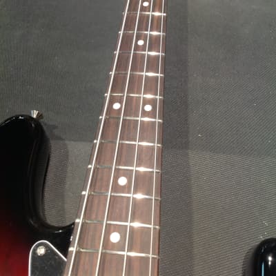 Fender American Performer Jazz Bass®, Rosewood Fingerboard, 3-Color Sunburst-US19013923 image 3