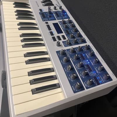 Access Virus Indigo 37-Key Digital Synthesizer 2010s - White