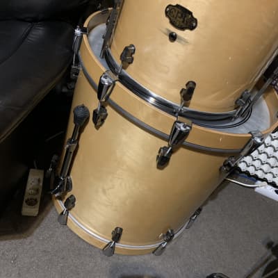 Ludwig Epic 22,8,10,12,16 + 14” snare drums image 5