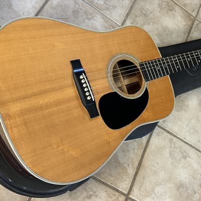 2000 CF Martin D-28 Dreadnought Rosewood Natural with case image 1