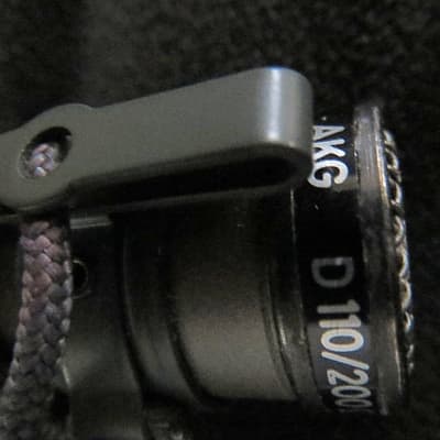 AKG D110 VINTAGE OMNI DYNAMIC LAVALIER MICROPHONE W/XLR CABLE image 2