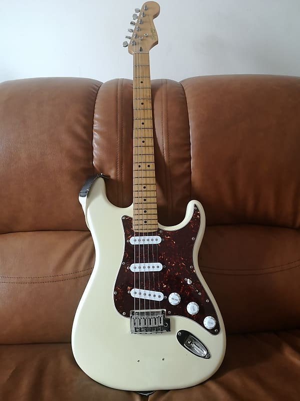 Squier Deluxe Stratocaster 2007 - 2018 - Pearl White Metallic image 1