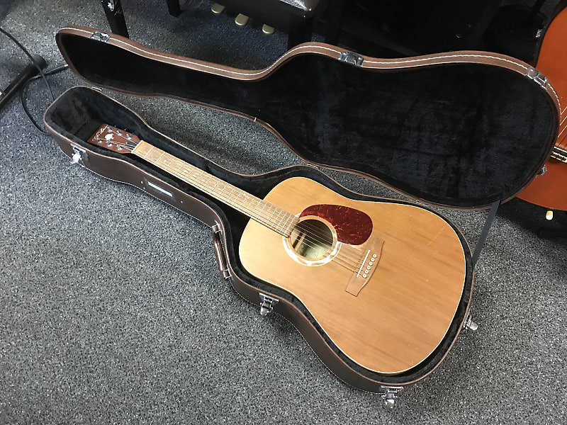 Art and lutherie A & L CEDAR ACOUSTIC GUITAR 1997 Natural made in Canada in  very good condition with