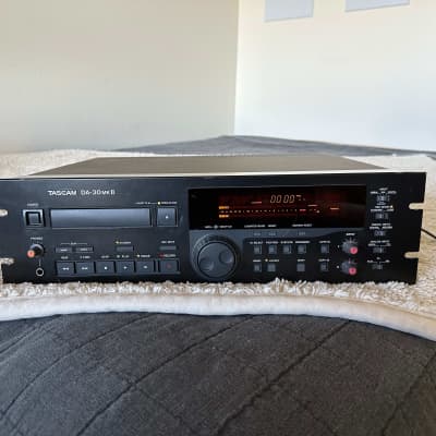 TASCAM DA-30 MKII Professional DAT Recorder Excellent just serviced NICE