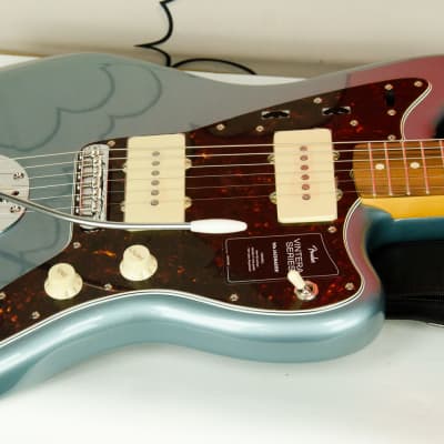Fender Vintera '60s Jazzmaster, Pau Ferro Fingerboard, Ice Blue Metallic image 3