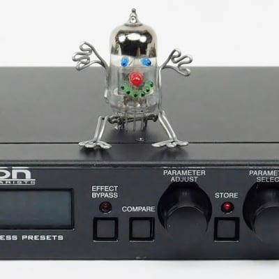 Rocktron Voodu Valve On-Line Tube Guitar Preamp +Fast Rocktron Voodu Valve On-Line Tube Guitar Preamp +Fast