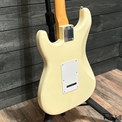 Fender Vintera '60s Stratocaster Modified MIM Electric Guitar image 5