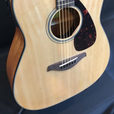 Yamaha FGX800C Solid Top Cutaway Acoustic-Electric Guitar Gloss Natural Finish image 6